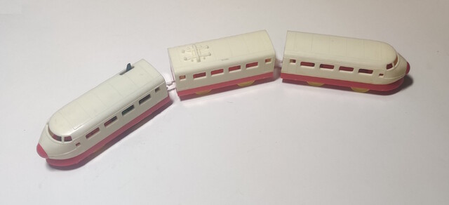 0_series_shinkansen 1968 japan p_super_express_hikari_(1966) p_super_express_hikari_no1_(1968) plarail power_car tomy toy train // 3030x1383 // 828KB