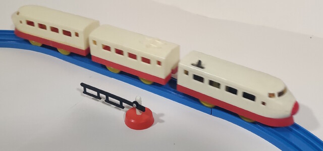 0_series_shinkansen 1968 accessory japan p_super_express_hikari_(1966) p_super_express_hikari_no1_(1968) plarail power_car rail tomy toy train // 2701x1261 // 917KB
