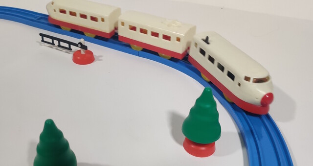 0_series_shinkansen 1968 accessory japan p_super_express_hikari_(1966) p_super_express_hikari_no1_(1968) plarail power_car rail railroad_crossing set signal tomy toy train // 2783x1474 // 874KB
