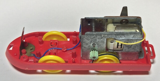0_series_shinkansen battery_compartment chassis gearbox japan old_power p_super_express_hikari_(1967) plarail power_car tomy toy train // 3731x1895 // 1.7MB