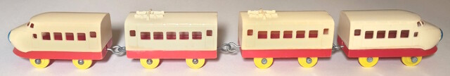 japan p_plastic_dream_super_express plarail tomy toy train // 6024x1018 // 1.3MB