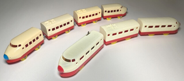 0_series_shinkansen japan old_power p_plastic_dream_super_express p_super_express_hikari_(1967) plarail power_car tomy toy train // 7222x3174 // 3.8MB