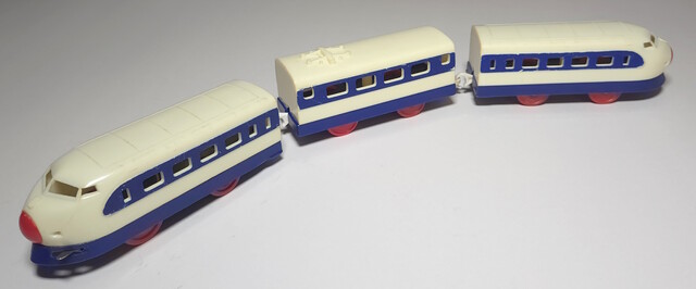 0_series_shinkansen 1975 japan old_power p_super_express_hikari_(1972) plarail power_car tomy toy train // 6803x2827 // 2.8MB