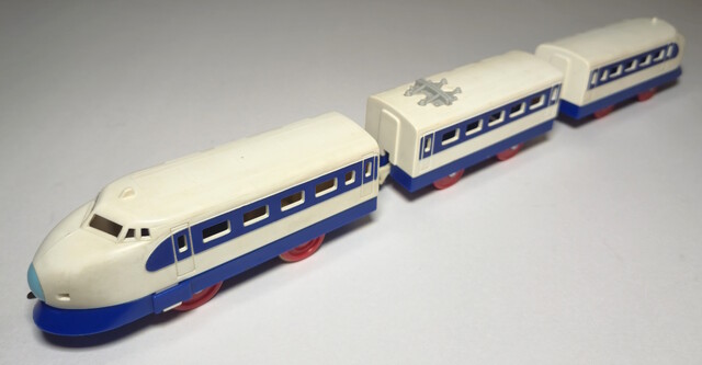 1977 japan old_power p_basic_set_no2_(1977) p_new_hikari_(1976) plarail power_car tomy toy train // 7040x3661 // 3.8MB