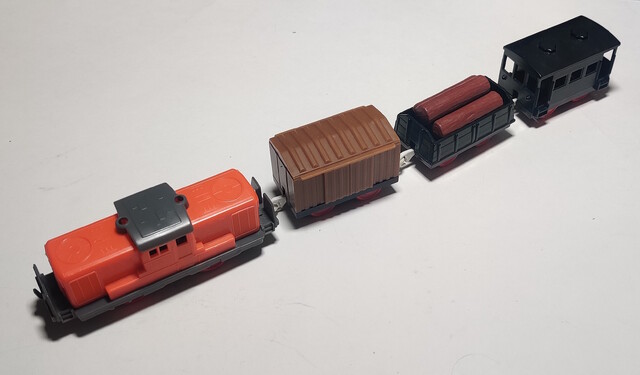 1973 brakevan covered_wagon dd51 japan log log_car old_power plarail power_car tomy // 2591x1519 // 559KB