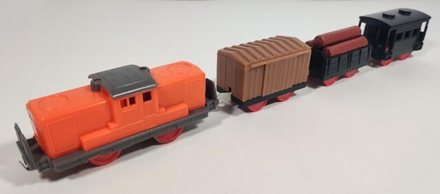 1973 brakevan covered_wagon dd51 japan log log_car old_power plarail power_car tomy // 3605x1586 // 1.0MB