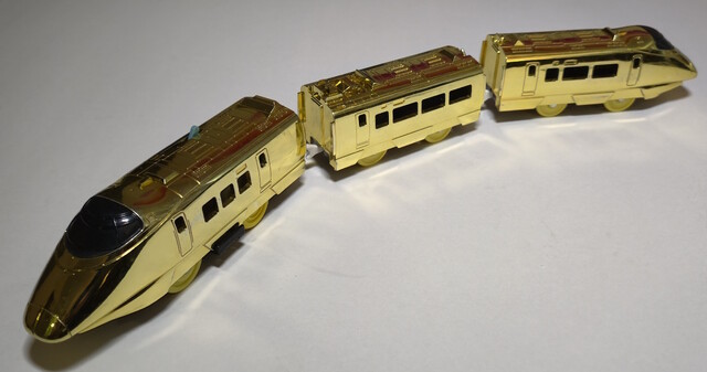 1995 400_series_shinkansen japan p_golden_tsubasa plarail power_car prize tomy toy train // 6457x3395 // 3.9MB
