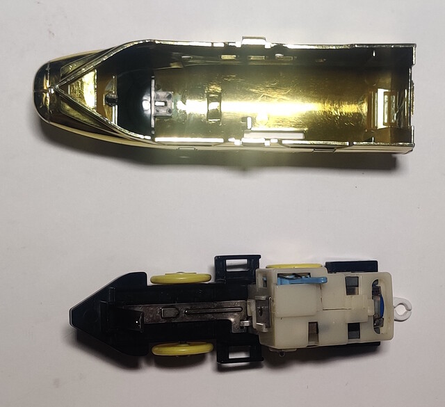1995 400_series_shinkansen battery_compartment chassis gearbox japan p_golden_tsubasa plarail power_car prize tomy toy train // 1388x1269 // 474KB