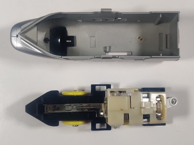 1992 battery_compartment date_code gearbox japan p_2_speed_tsubasa plarail power_car production_sticker sticker tomy toy train // 1994x1493 // 703KB