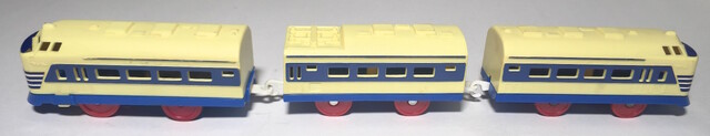1975 chassis japan p_sleeper_express p_sleeper_express_highland_station_set plarail power_car tomy toy train // 7657x1473 // 2.4MB