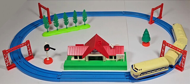 1975 accessory japan p_highland_station p_sleeper_express p_sleeper_express_highland_station_set plarail set signal station tomy toy train tree video // 1444x644, 6s // 1.2MB