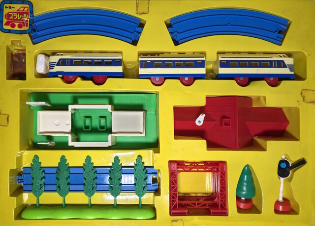 1975 box box_contents japan p_sleeper_express_highland_station_set packaging plarail tomy // 7634x5501 // 9.0MB