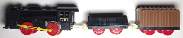 1977 covered_wagon d51 japan log_car open_wagon p_basic_no1_set plarail power_car tomy toy train // 5937x1234 // 1.6MB