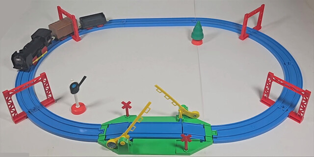1979 accessory covered_wagon d51 japan log_car open_wagon p_basic_no1_set plarail power_car railroad_crossing signal tomy toy train tree video // 1576x790, 6.7s // 1.4MB