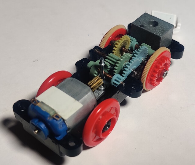 1993 disassembly gearbox motor tomy tomytrain toy // 1791x1519 // 786KB