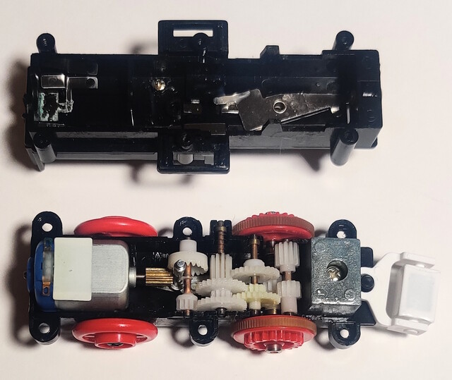 1993 disassembly gearbox tomy tomytrain toy // 1539x1295 // 756KB