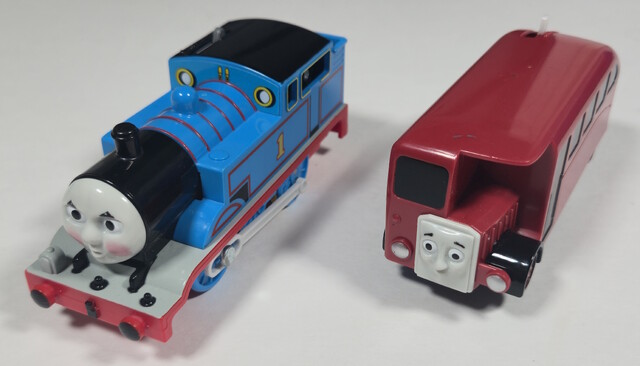 2016 bertie car face_variation japan plarail thomas thomas_and_bertie_rainbow_bridge_set thomas_the_tank_engine tomy toy train // 5347x3058 // 2.8MB
