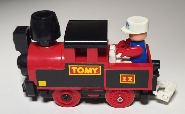 1995 doll north_america tomy tomytrain toy train tunnel_sound_train_set // 3378x2074 // 1.3MB