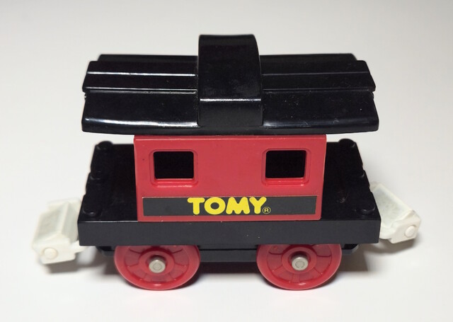 1995 north_america tomy tomytrain toy train tunnel_sound_train_set // 3420x2430 // 1.4MB