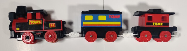 1993 chuffing_car north_america tomy tomytrain toy train tunnel_sound_train_set // 3296x902 // 646KB
