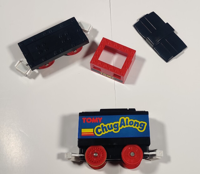 1993 chuffing_car disassembly north_america tomy tomytrain toy train tunnel_sound_train_set // 1926x1679 // 496KB