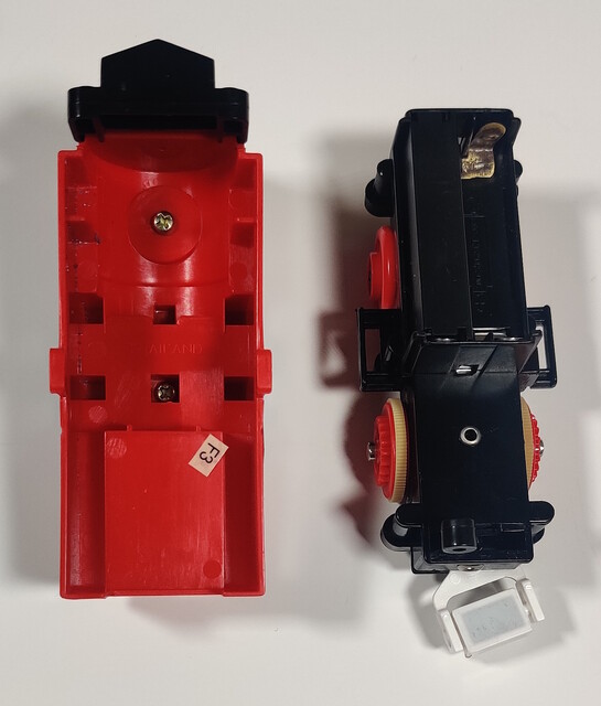 1993 battery_compartment north_america tomy tomytrain toy tunnel_sound_train_set // 1568x1842 // 646KB