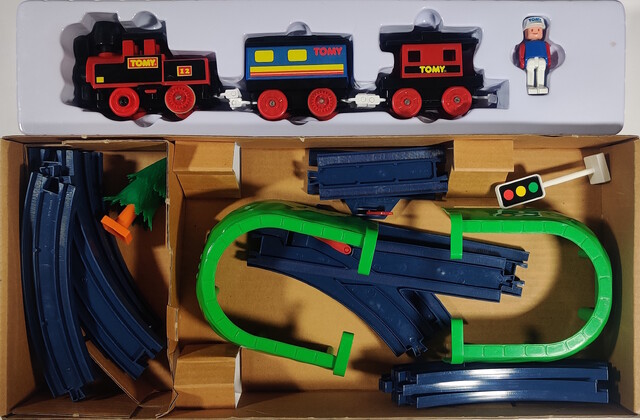 1993 box box_contents north_america rail tomy tomytrain toy train tunnel_sound_train_set // 2613x1713 // 1.4MB