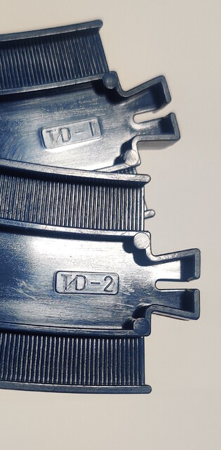 1993 curve_rail molding_mark north_america tomy tomytrain tunnel_sound_train_set // 997x2024 // 786KB