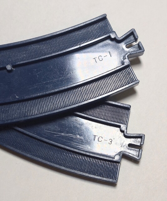 1995 curve_rail molding_mark north_america tomy tomytrain tunnel_sound_train_set // 2788x3346 // 2.9MB