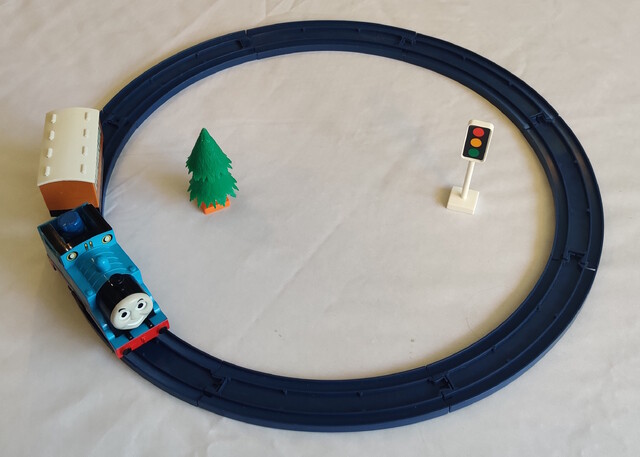 1996 clarabel north_america rail set stoplight thomas thomas_the_tank_engine tomy tomytrain toy train tree tt_thomas_basic_set // 2492x1781 // 1.2MB