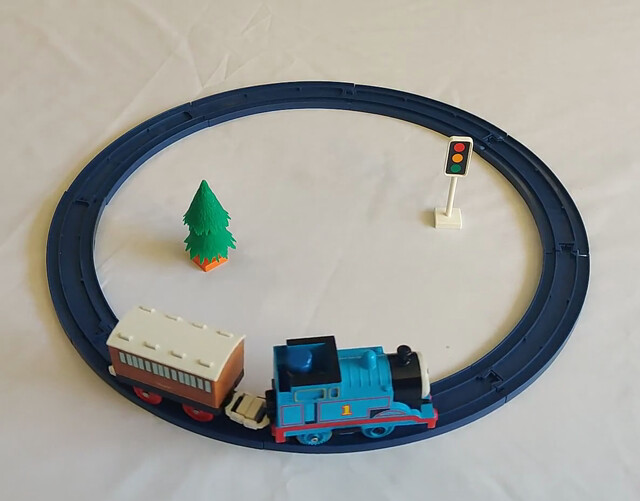 1996 clarabel north_america rail set stoplight thomas thomas_the_tank_engine tomy tomytrain toy train tree tt_thomas_basic_set video // 1472x930, 8.6s // 1.9MB