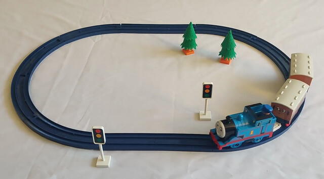 annie clarabel north_america rail set stoplight thomas thomas_the_tank_engine tomy tomytrain toy train tree tt_thomas_starter_set video // 1472x816, 11.6s // 2.7MB