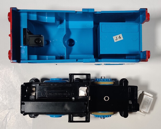 1994 battery_compartment thomas_the_tank_engine tomy tomytrain toy train tt_thomas_deluxe_set // 1838x1469 // 679KB