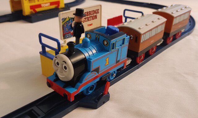 1994 annie clarabel doll set sir_topham_hatt station thomas thomas_the_tank_engine tomy tomytrain toy train tt_thomas_deluxe_set // 3062x1824 // 1.6MB