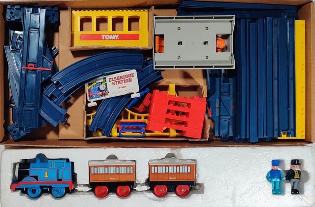 1994 box box_contents doll north_america rail sir_topham_hatt thomas_the_tank_engine tomy tomytrain toy train tt_thomas_deluxe_set // 2532x1662 // 1.2MB