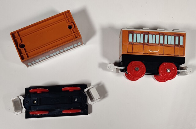 annie clarabel disassembly thomas_the_tank_engine tomy tomytrain toy train // 2324x1537 // 863KB