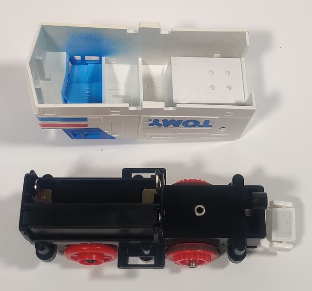 1988 battery_compartment chassis tomy tomytrain tomytrain_3 toy train // 1561x1456 // 514KB