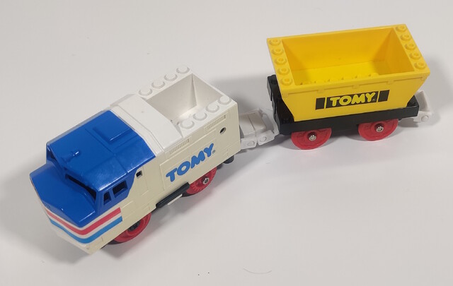 1988 tomy tomytrain tomytrain_3 toy train // 2283x1444 // 491KB