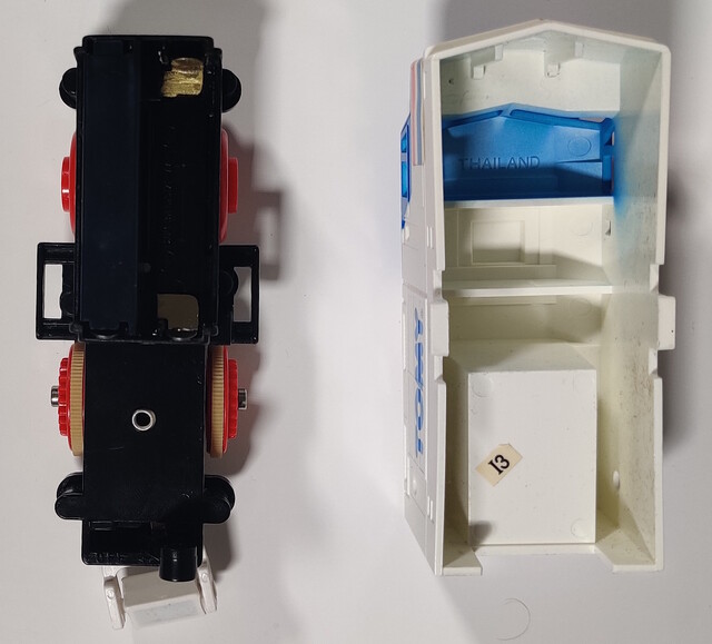 1993 battery_compartment chassis north_america power_car production_sticker tomy tomytrain toy train tt_log_n_load_set // 1726x1562 // 572KB