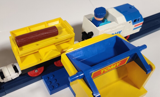 1993 accessory doll log north_america tomy tomytrain toy train tt_freight_station tt_log_n_load_set // 2987x1824 // 1.4MB