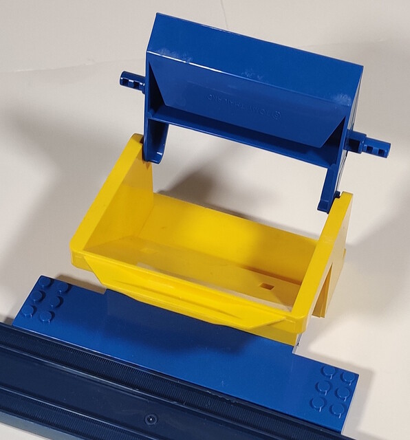1993 accessory north_america tomy tomytrain toy tt_freight_station tt_log_n_load_set // 1174x1261 // 373KB