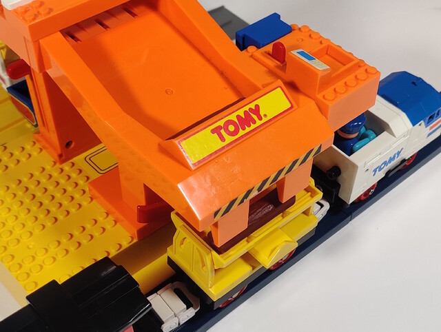 1993 accessory north_america tomy tomytrain toy tt_freight_station tt_log_n_load_set // 1997x1505 // 834KB