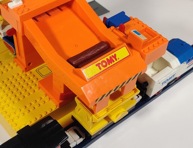 1993 accessory log north_america tomy tomytrain toy tt_freight_station tt_log_n_load_set // 1841x1412 // 728KB
