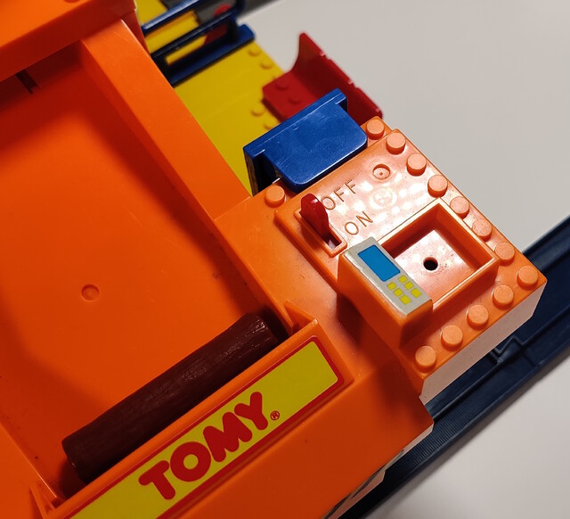 1993 accessory log north_america tomy tomytrain toy tt_freight_station tt_log_n_load_set // 2005x1824 // 769KB