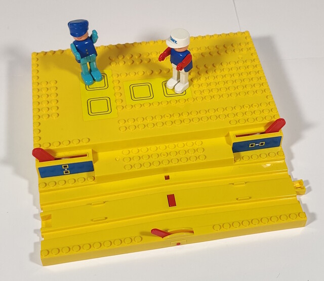1993 accessory doll north_america tomy tomytrain toy tt_freight_station tt_log_n_load_set // 1748x1516 // 608KB