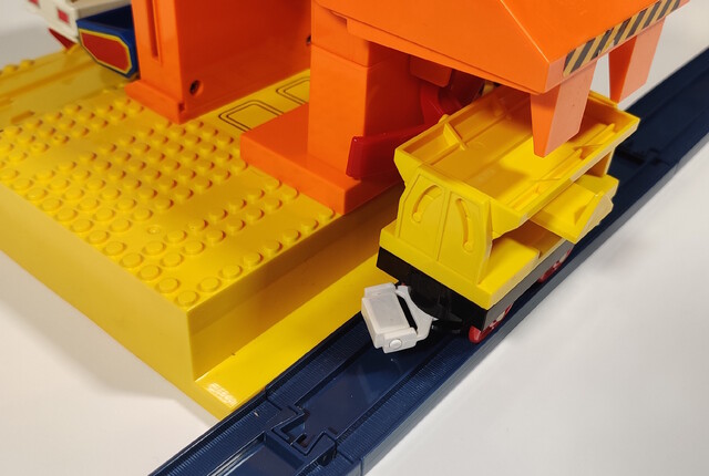 1993 accessory north_america rail tomy tomytrain toy train tt_freight_station tt_log_n_load_set // 2673x1795 // 1.1MB