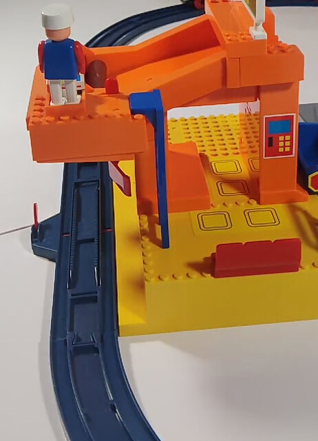 1993 accessory north_america rail tomy tomytrain toy train tt_freight_station tt_log_n_load_set video // 630x872, 7.8s // 3.2MB
