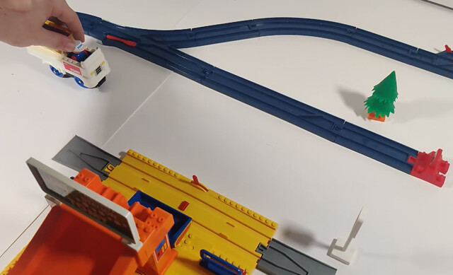 1993 car north_america rail tomy tomytrain toy tt_log_n_load_set video // 1522x926, 3s // 2.2MB