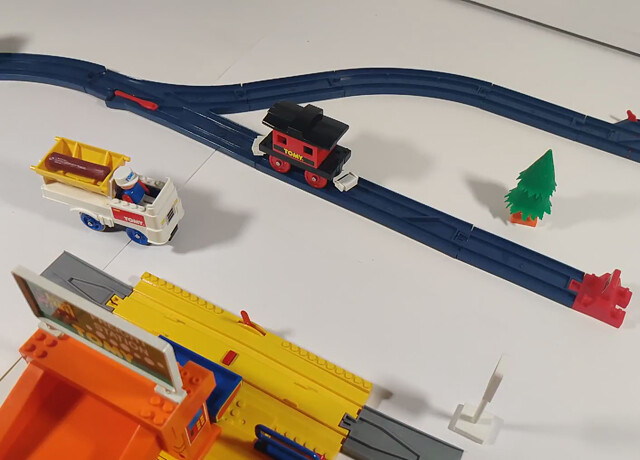 1993 north_america rail tomy tomytrain toy train tt_log_n_load_set video // 1414x1018, 8.4s // 7.3MB
