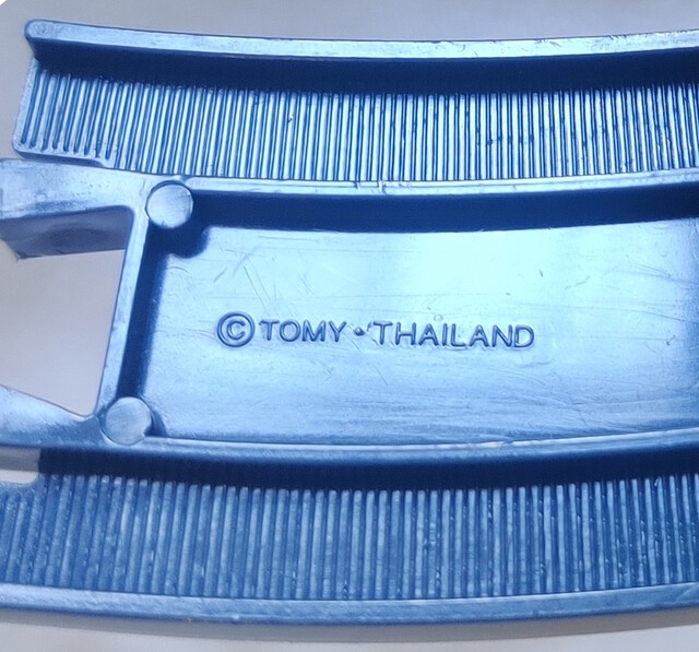 1993 curve_rail molding_mark north_america rail tomy tomytrain tt_great_freight_train_set // 994x927 // 334KB